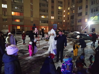 Новогодний День двора отпраздновали на улице Плякина